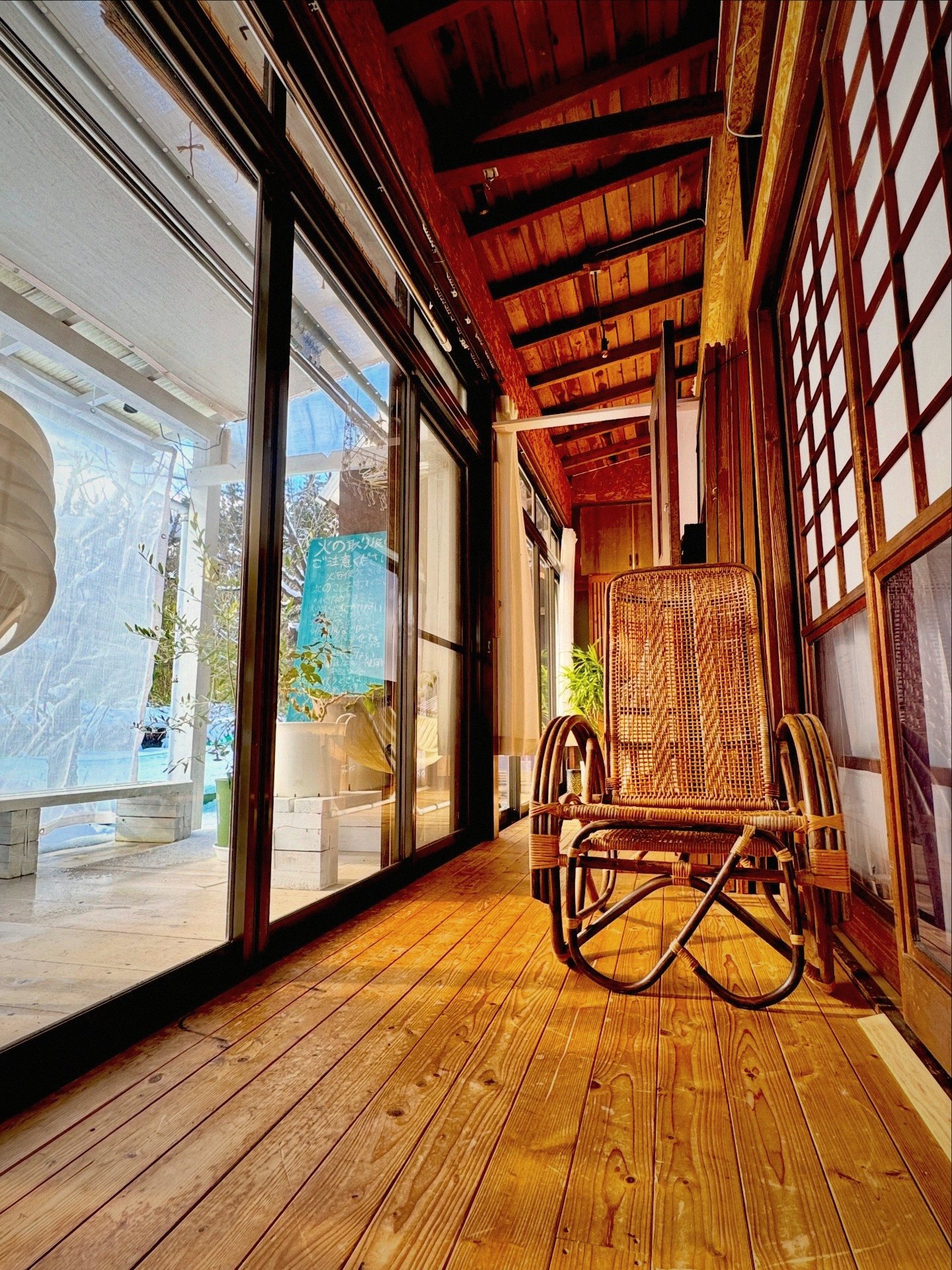 NEMARU古民家宿のリビング ― 一棟貸切の広々空間